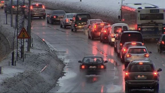 Rainy conditions are expected to tangle up traffic in some parts of Finland this holidays season. (Yle)
