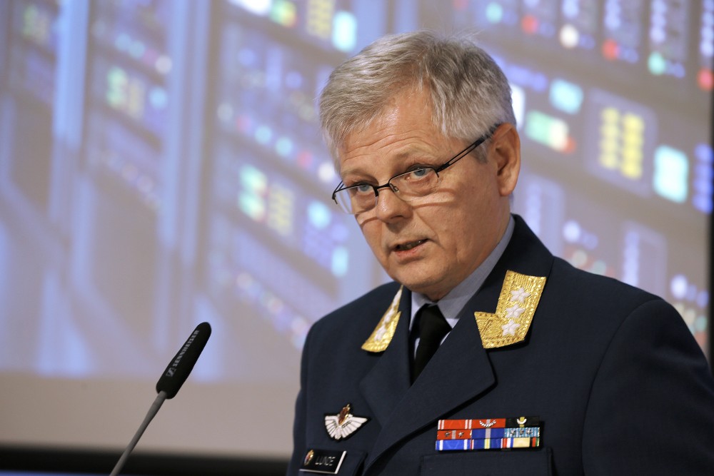 Chief of Norwegian Intelligence Service Lt. Gen. Morten Haga Lunde speaks to reporters at the presentation of Focus 2016 intelligence assessment report. Torbjørn Kjosvold / Forsvaret