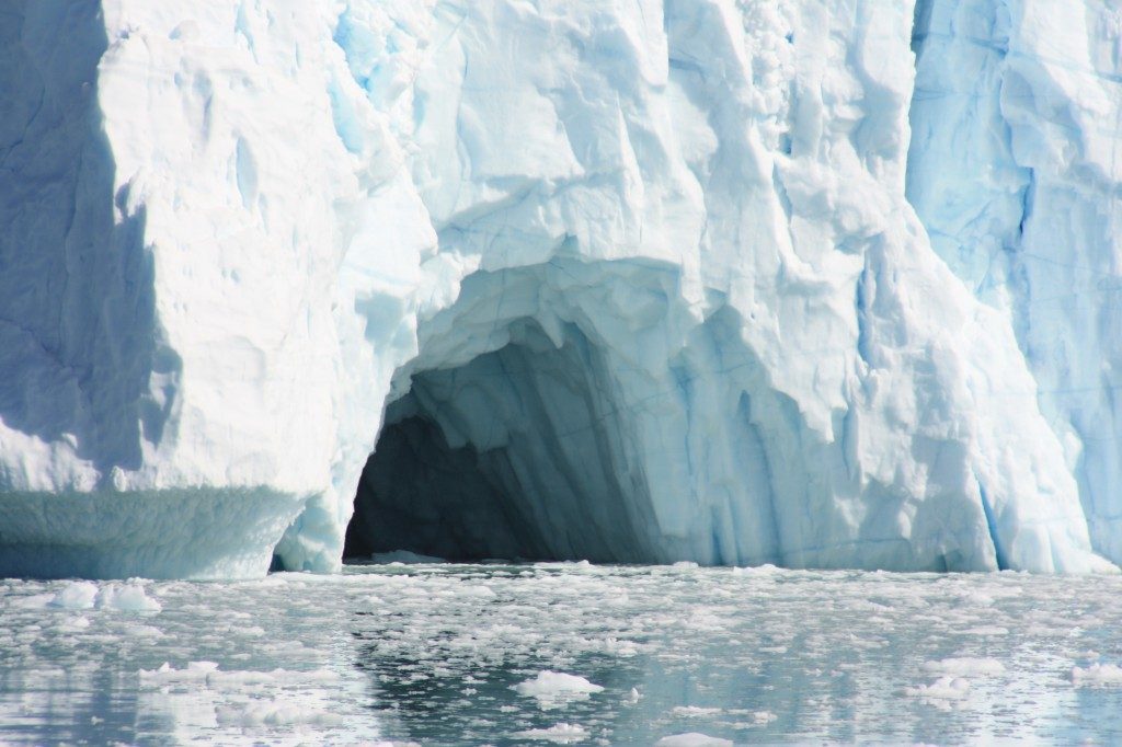 Climate change melts ice – from above and below. (Irene Quaile)