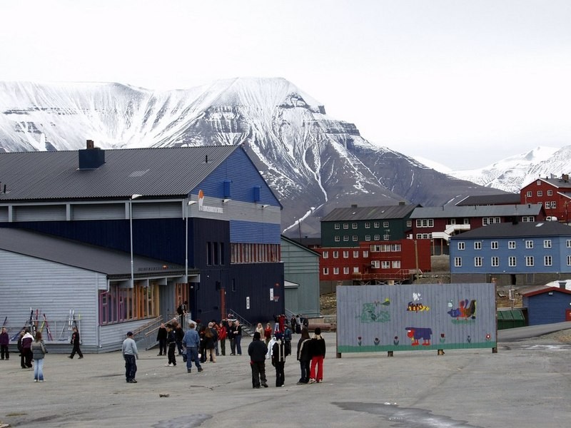 Longyearbyen (pictured above) is the largest settlement on Svallbard. (Thomas Nilsen/The Independent Barents Observer)