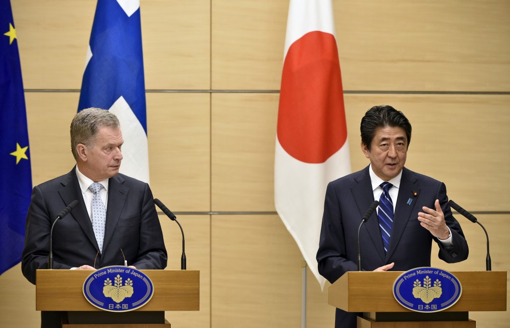 Finnish President Sauli Niinisto (L) listens to Japanese Prime Minister Shinzo Abe speaking during a joint news conference at Abe's official residence in Tokyo, Japan, March 10, 2016. Franck Robichon/REUTERS/Pool