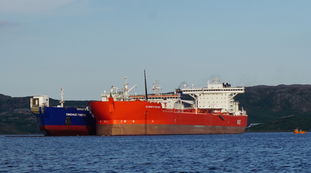 The Norwegian port of Kirkenes fights Murmansk over reloading of Arctic oil from Lukoil. Photo: Thomas Nilsen