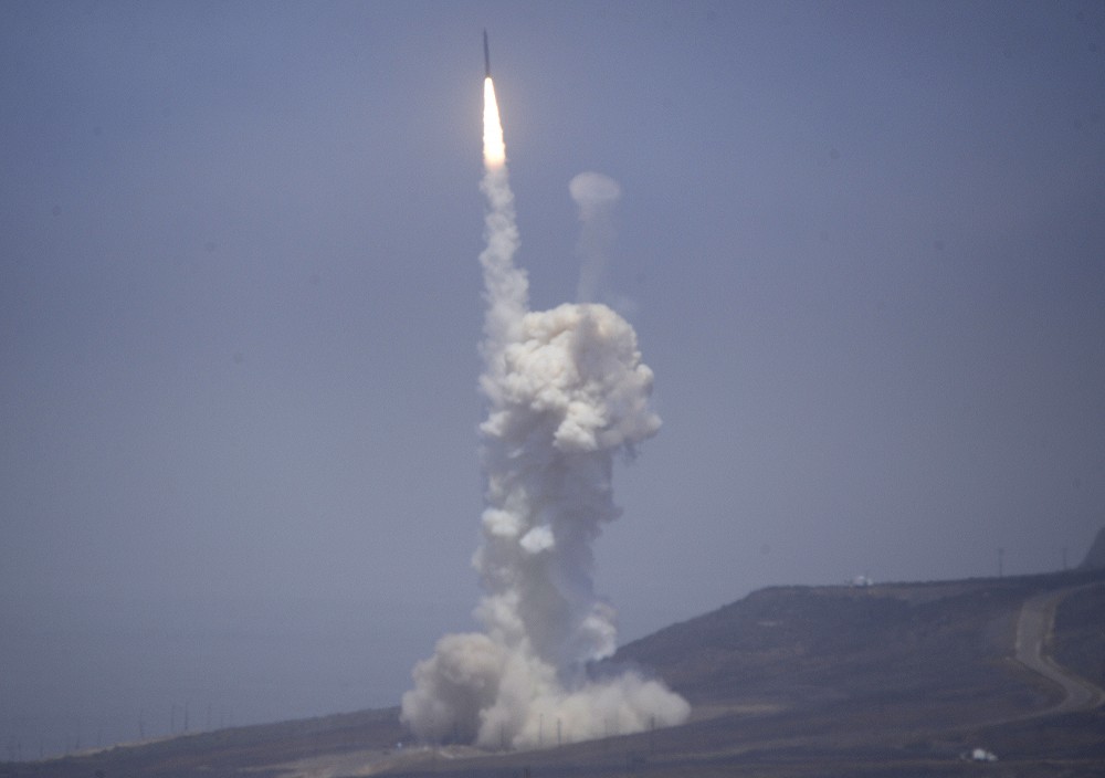 A flight test of the exercising elements of the Ground-Based Midcourse Defense (GMD) system is launched by the 30th Space Wing and the U.S. Missile Defense Agency at the Vandenberg AFB, California June 22, 2014. Gene Blevins /REUTERS
