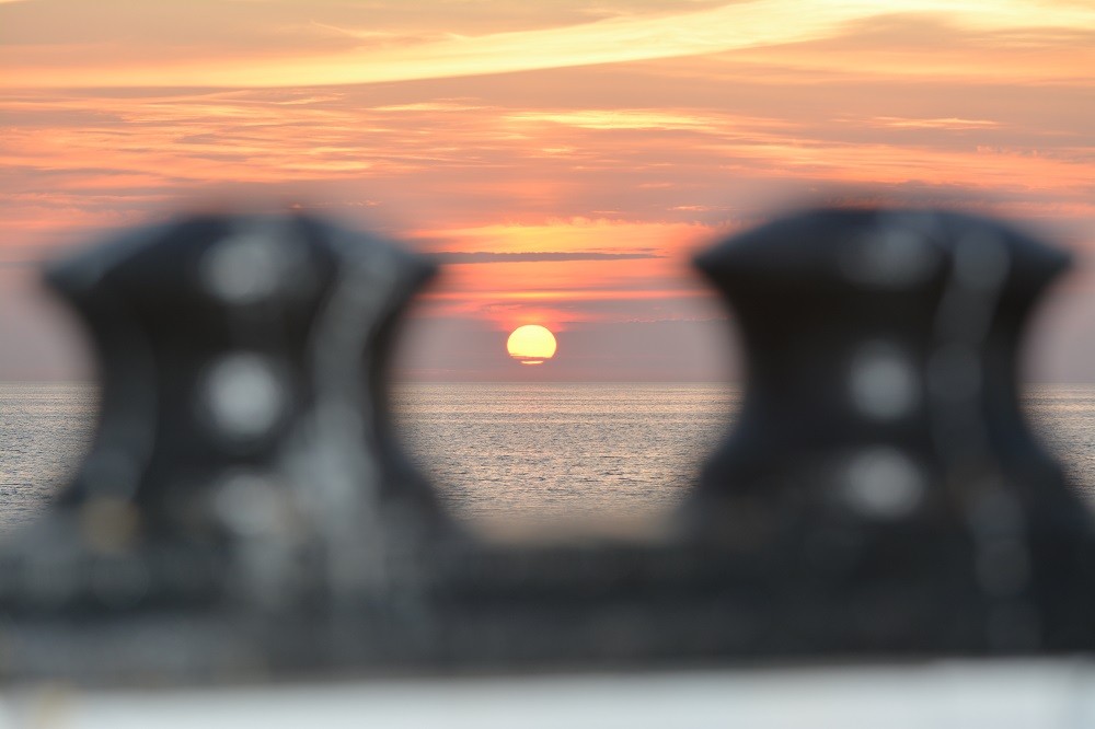 Sun sets in the Barents Sea. Photo: Thomas Nilsen