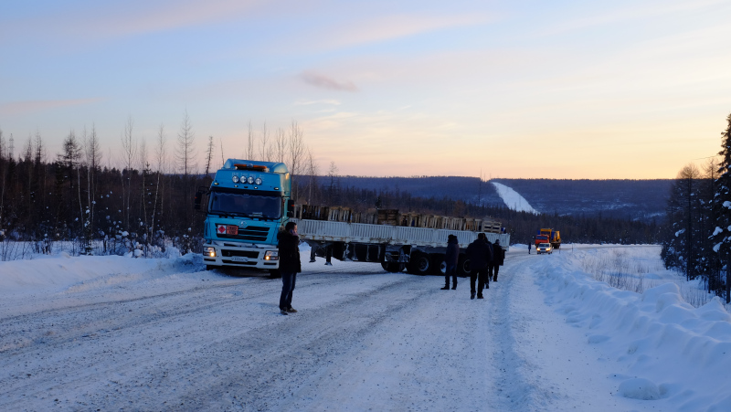 A truck stuck across the highway. Photo by Mia Bennett