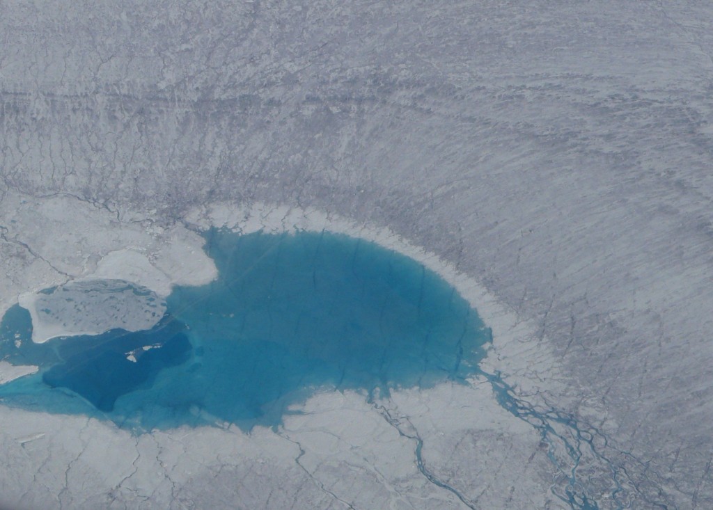 Meltpool on the Greenland ice sheet.(Irene Quaile/Deutsche Welle)