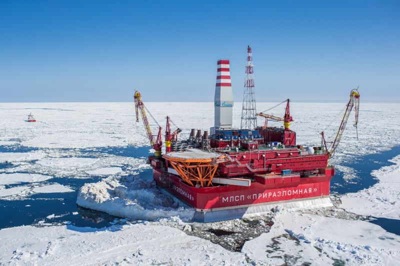  Russian oil platform in the Arctic Ocean. Photo credit: Krichevsky. Licensed under a Creative Commons Attribution-Share Alike 4.0 International license