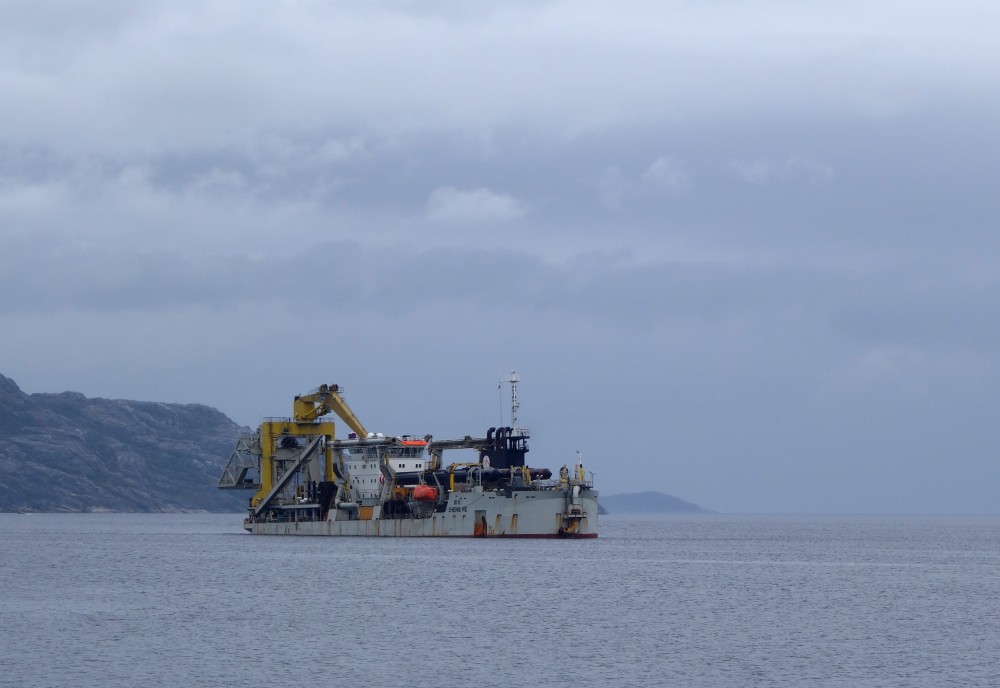 The "Zheng He" in the waters outside Kirkenes, Norway. The Arctic port of Kirkenes has become among the quickest growing ports in Norway. (Atle Staalesen/The Independent Barents Observer)