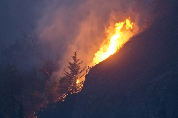 Flames are visible from the Beluga Point parking area late Tuesday night as the wildfire near McHugh Creek burns. (Marc Lester / Alaska Dispatch News)