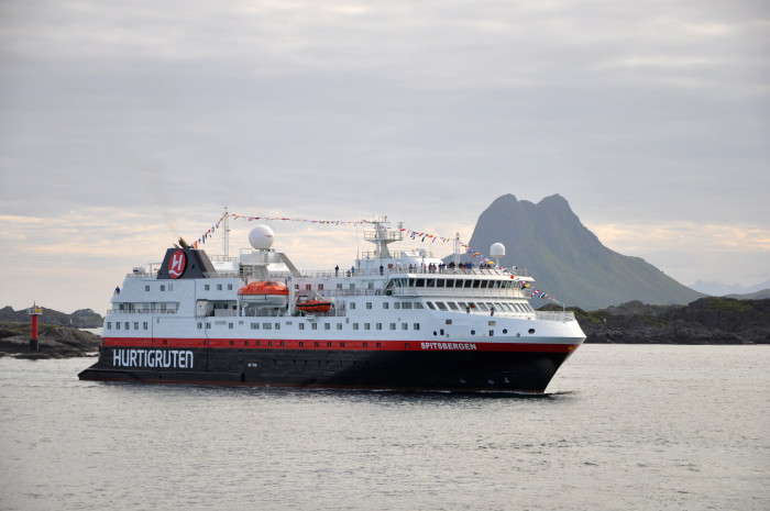 The new "Spitsbergen" on its maiden voyage. (Eivind Lande/Hurtigruten)