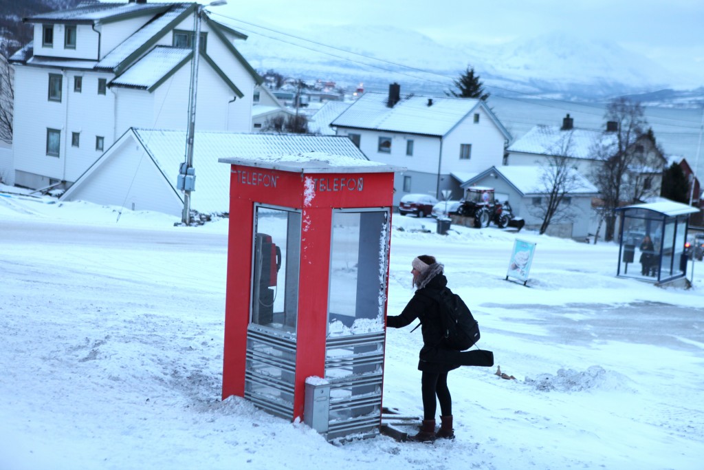 Arctic phone box – a chilly wind DOWN from the pole! (Irene Quaile/Deutsche Welle)