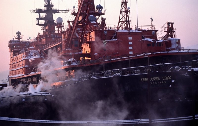 Russia's nuclear powered icebreaker "Sovyetskiy Soyuz" at port in Murmansk. (Thomas Nilsen/The Independent Barents Observer)