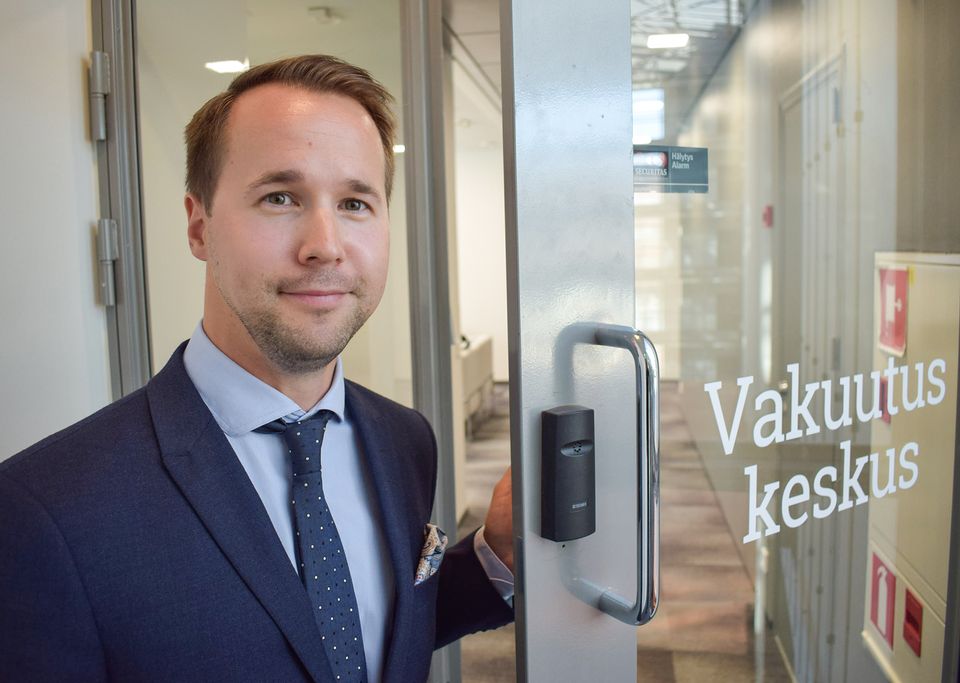 Vesa Kronbäck, head of legal affairs with the Environmental Insurance Centre. (Pasi Peiponen / Yle)