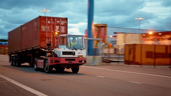 Figures released on Monday show August exports to Russia from Finland were up by 2%, boosted by sales of machinery and equipment, refined petroleum products, paper and board. (Yle)