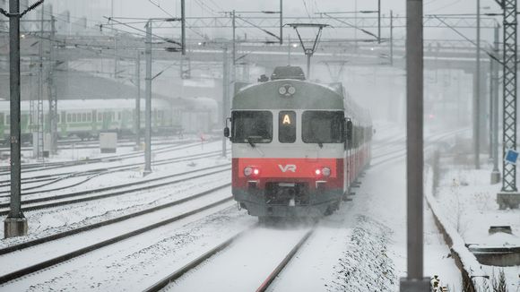 Snow is wreaking havoc in southern Finland, but Lapland will continue to be sunny on Tuesday. (Yle)