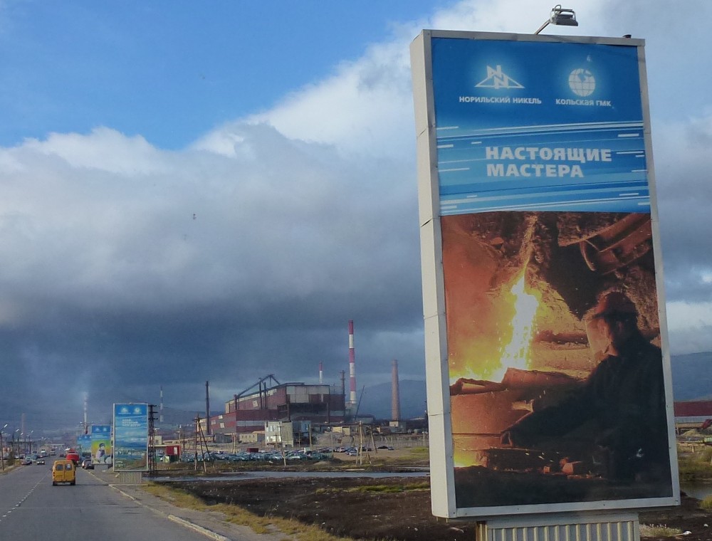 Norilsk Nickel company town Monchegorsk. (Atle Staalesen/The Independent Barents Observer)