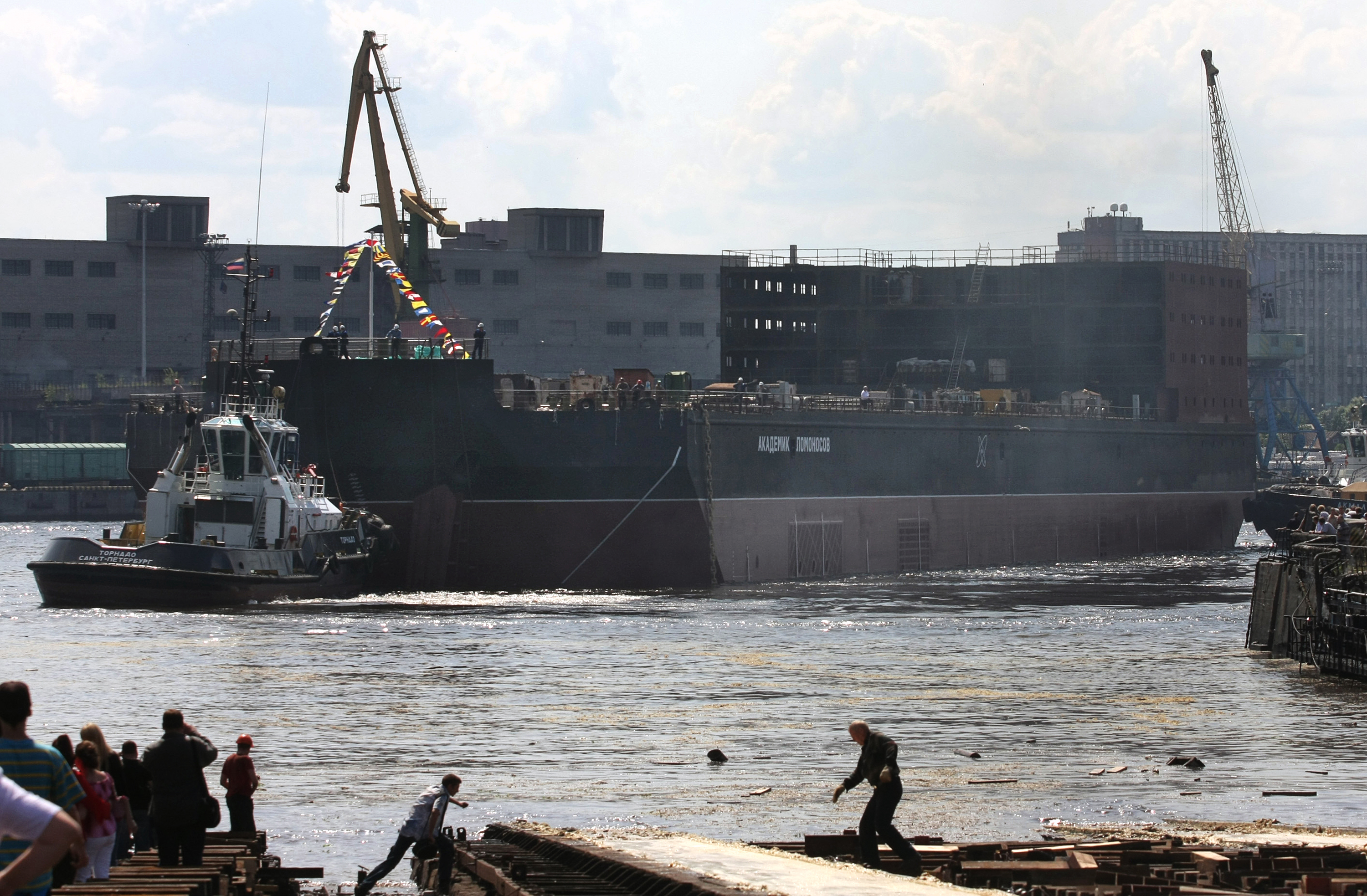 worlds-first-floating-nuclear-power-plant-should-not-be-fueled-with-uranium-while-in-st-petersburg-environmentalists-say