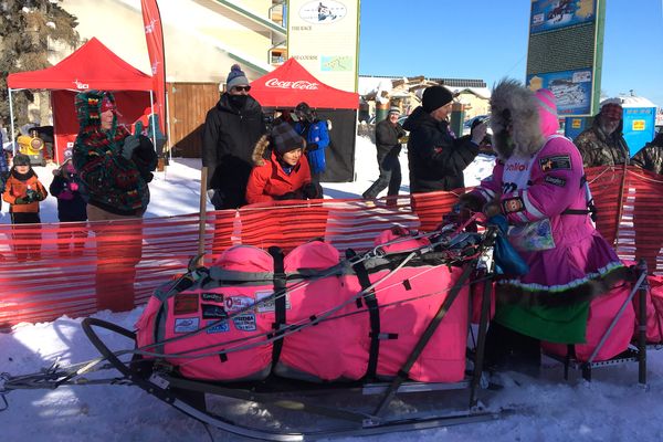 iditarod-trail-sled-dog-race-teams-head-out-of-fairbanks-into-alaskas-big-chill-2