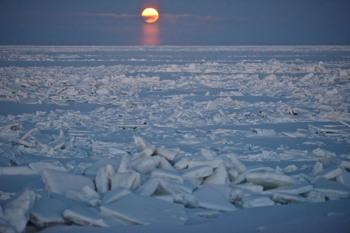 what-tiny-particles-blowing-in-alaskas-north-slope-air-tell-us-about-oil-field-pollution