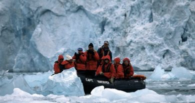 tourism-outdoes-coal-in-svalbard-norway-settlement