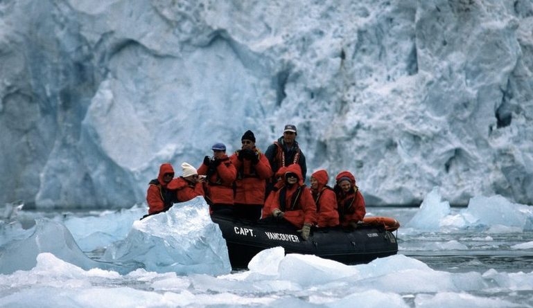 tourism-outdoes-coal-in-svalbard-norway-settlement