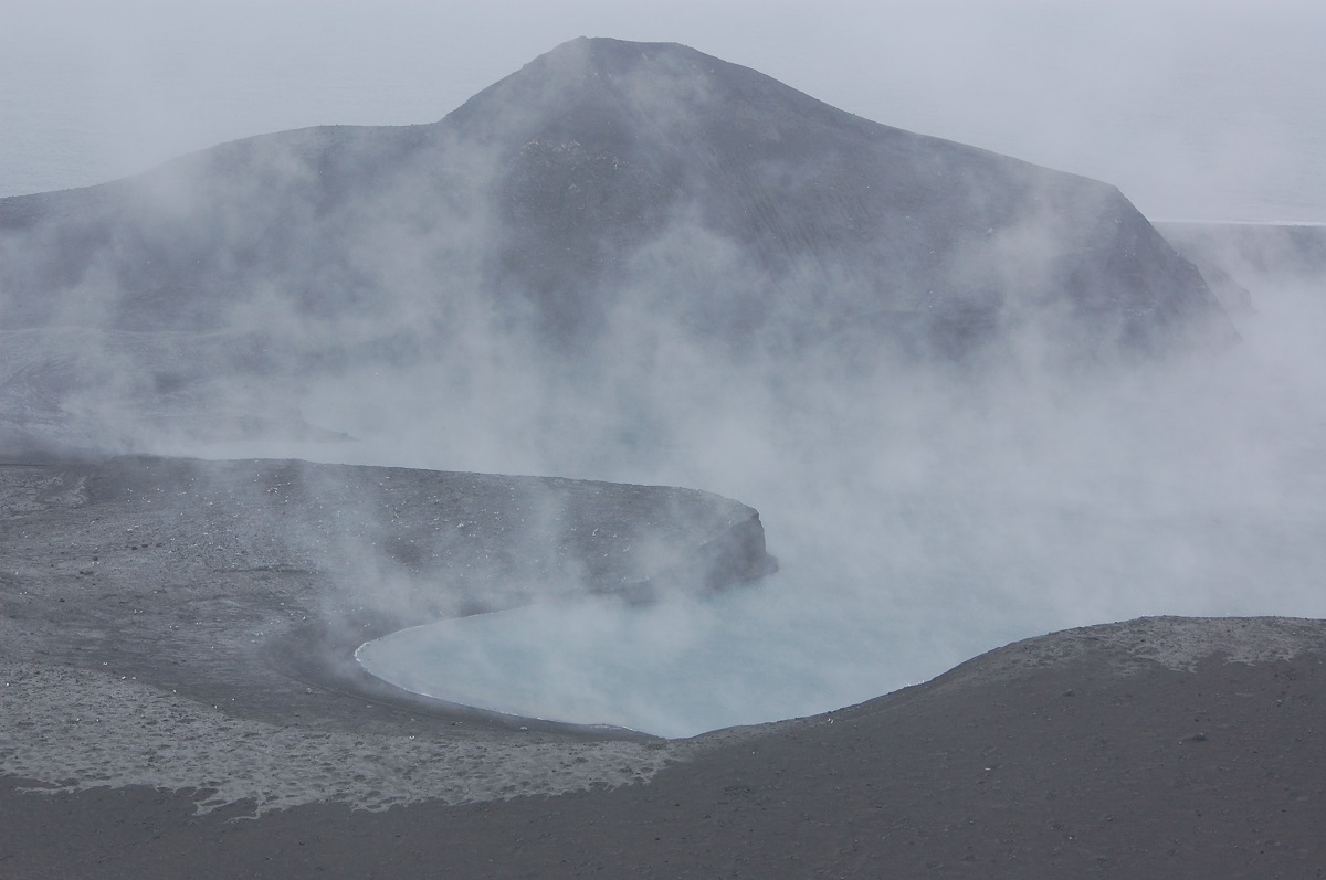 2-alaska-volcanoes-erupt-just-hours-apart