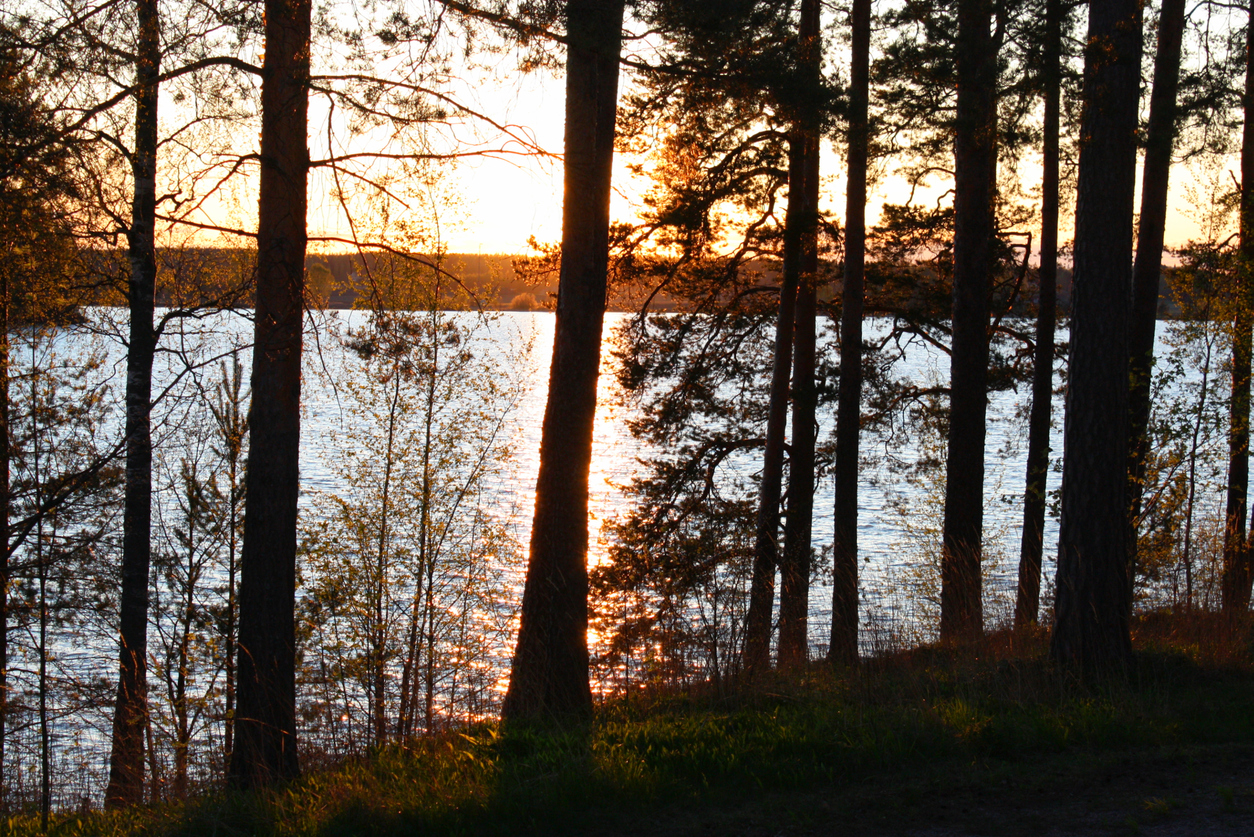 bright-nights-begin-as-midnight-sun-rises-over-finland