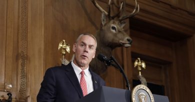 u-s-interior-secretary-makes-alaska-stops-from-arctic-to-anchorage