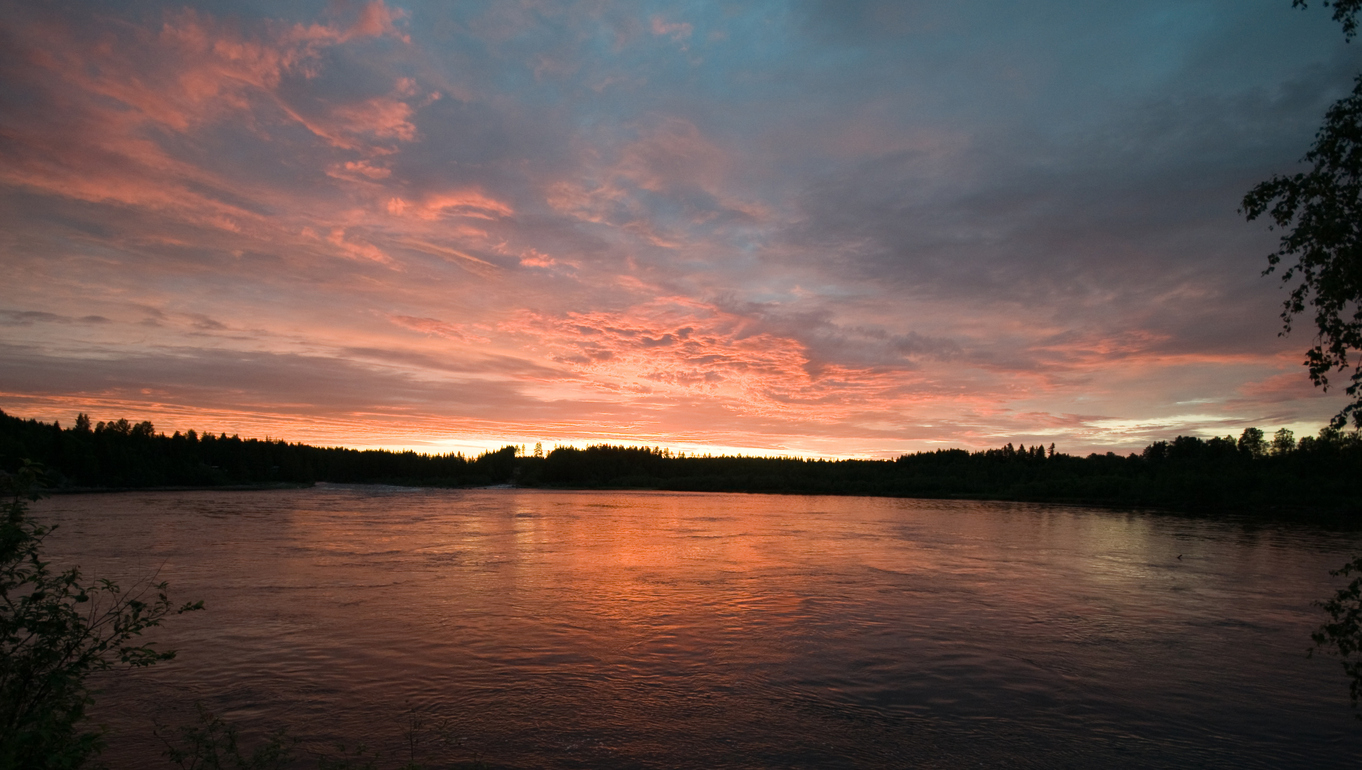 https://www.rcinet.ca/eye-on-the-arctic/wp-content/uploads/sites/30/2017/06/feature-interview-how-are-swedes-affected-by-these-short-summer-nights.jpg