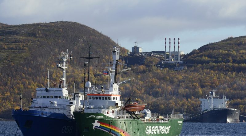 russia-ordered-to-pay-e5-4-million-for-seizing-arctic-sunrise