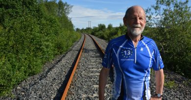 member-of-european-parliament-bikes-to-norways-arctic-coast-makes-statement-about-need-for-new-railway