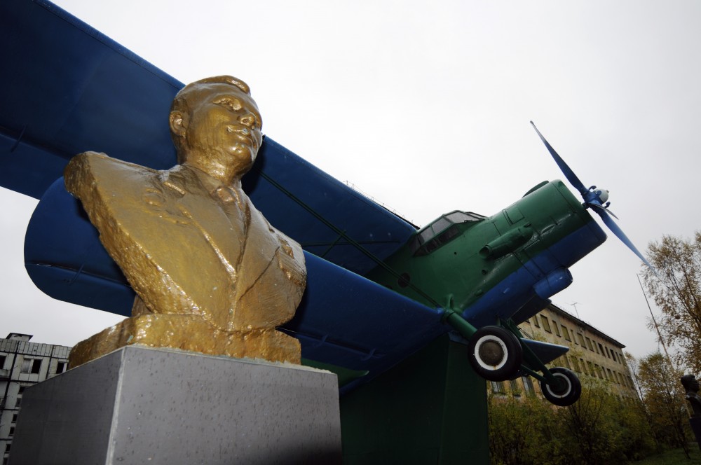 A golden bust of Yury Gagarin shines the glory of the town. (Thomas Nilsen/The Independent Barents Observer)