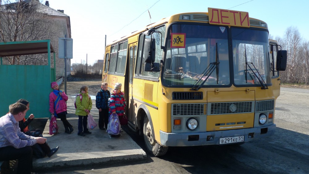 School bus ready to drive home the children from the military garrisons around Korzunova. (Thomas Nilsen/The Independent Barents Observer)