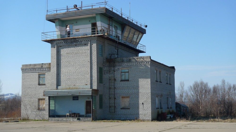 Woman on duty in the control tower. (Thomas Nilsen/The Independent Barents Observer)