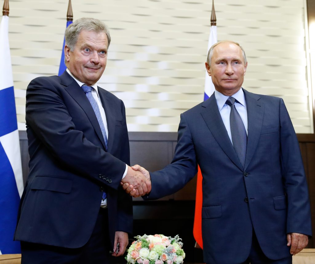 Внешняя политика финляндии. Россия и финляндия дружба. Флаг россии и финляндии вместе. Сотрудничество россии и финляндии. Россия и финляндия друзья.