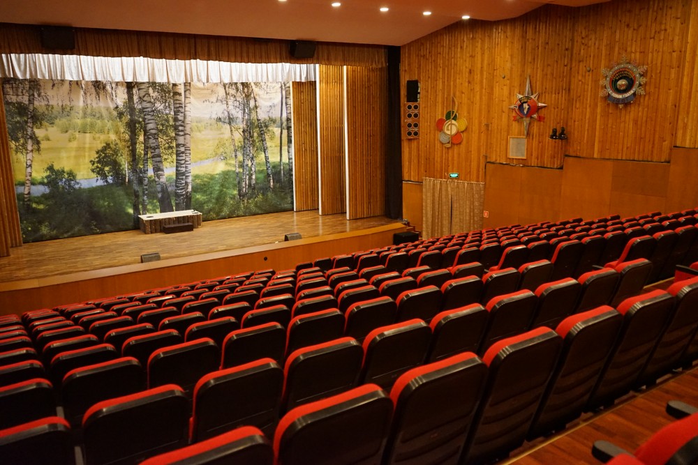 The cultural palace has seats for 450 people. That is about everyone who lives in Barentsburg. (Thomas Nilsen/The Independent Barents Observer)