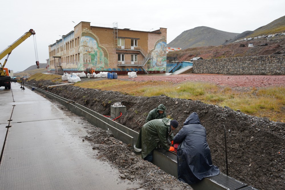 Upgrades of the infrastructure in Barentsburg. (Thomas Nilsen/The Independent Barents Observer)