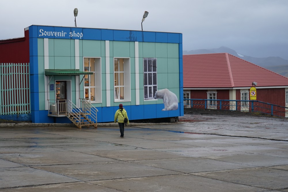 Souvenir shop in Barentsburg. (Thomas Nilsen/The Independent Barents Observer)