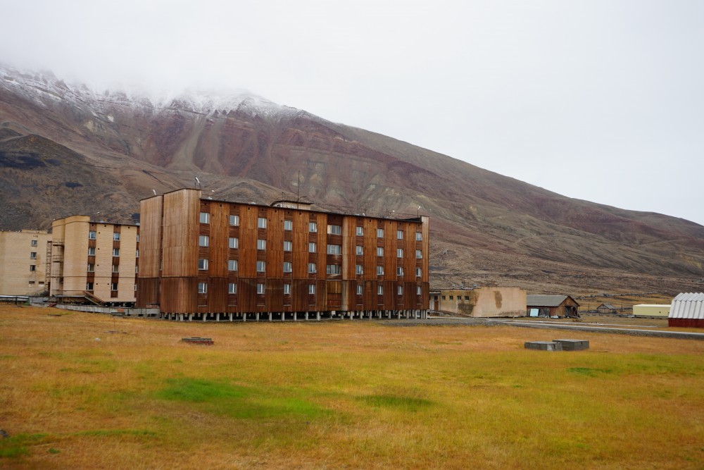 The blocks of flats are well preserved by the Arctic climate. (Thomas Nilsen/The Independent Barents Observer)