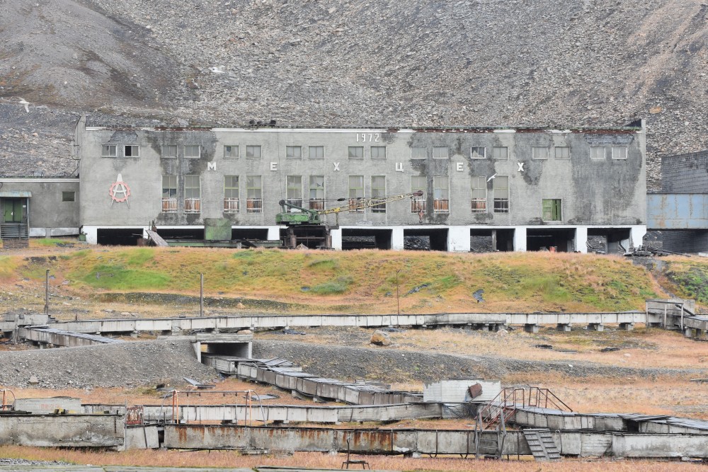 The mechanical workshop for the coal mine. (Thomas Nilsen/The Independent Barents Observer)