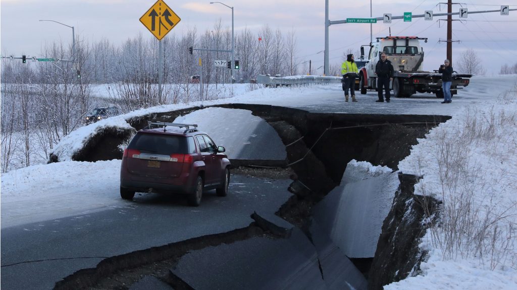 Massive 7.0 earthquake strikes southcentral Alaska - Eye ...