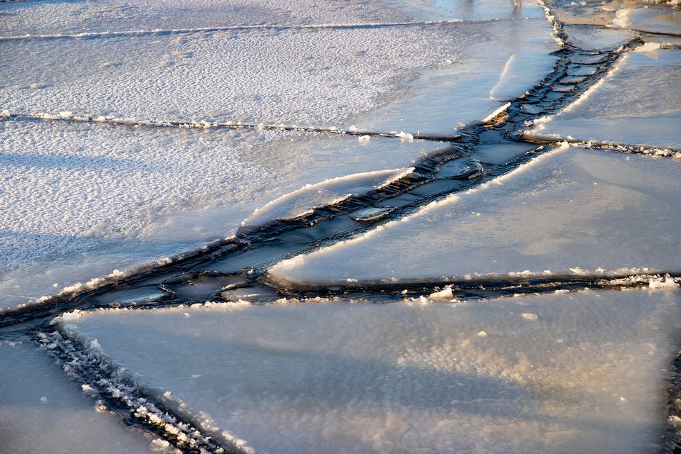 Last week, snow and ice transformed landscapes around Näsiärvi Lake in Tempere, southern Finland, but the ice cover remains thin nationwide. (Antti Eintola/Yle)