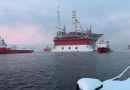 Ships break through the Yenisey, unload 4,600 tons of oil pipes on the ice