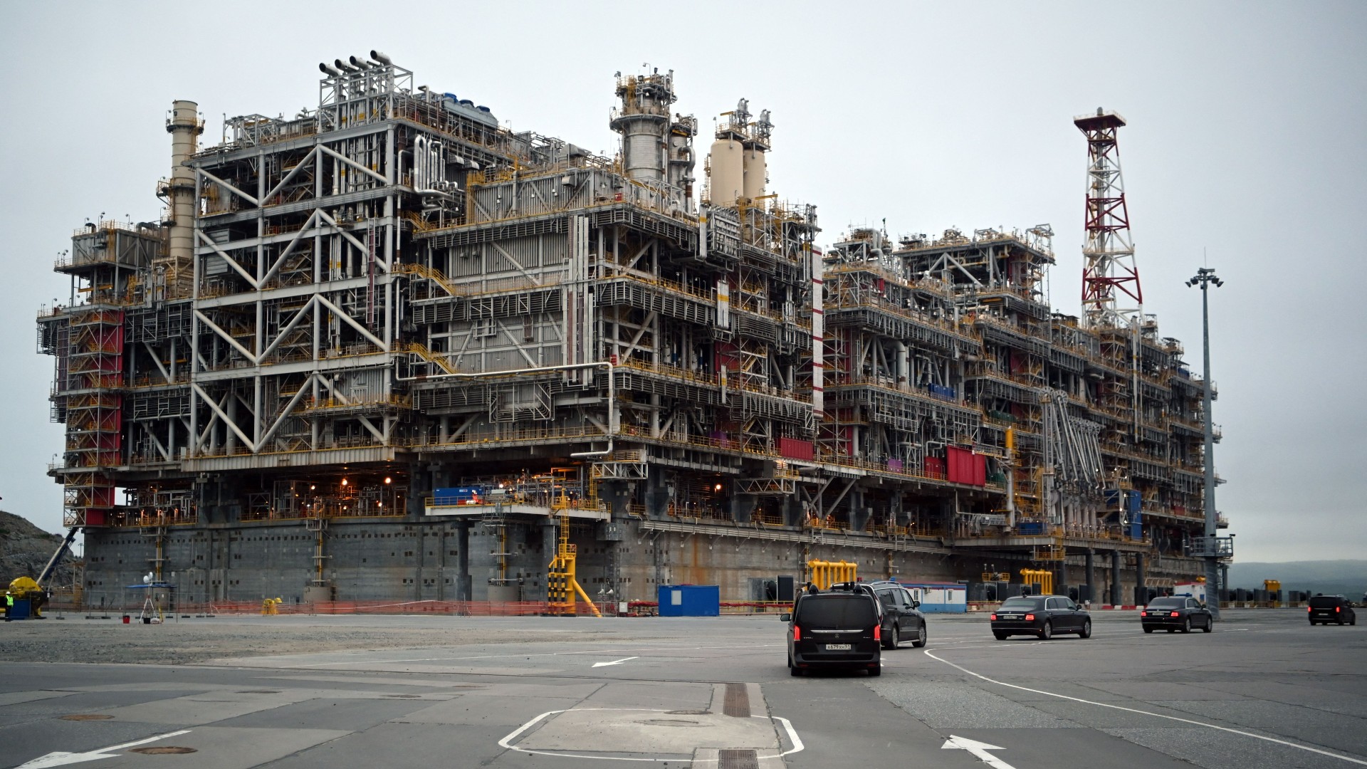 Floating LNG platform : big advance for Russia’s expansive Arctic ...