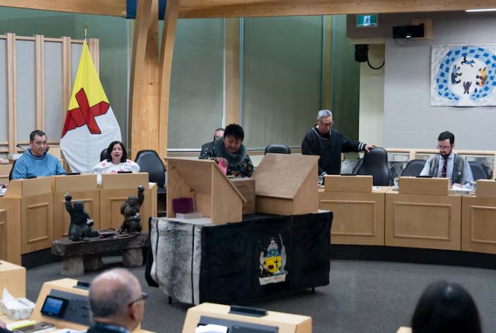 MLAs vote during Nunavut leadership forum
