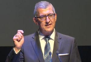 Paul Davis est un ancien policier qui est passé à la politique provincial il y a quatre ans. Il devient le douzième premier ministre de l’histoire de la province de Terre-Neuve-et-Labrador.