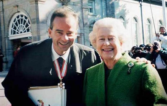 La main sur l'épaule ! Photo de Monique Arsenault, épouse de Louis Garneau