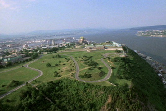 Vue aérienne des Plaines d'Abraham aux portes de la ville de Québec.