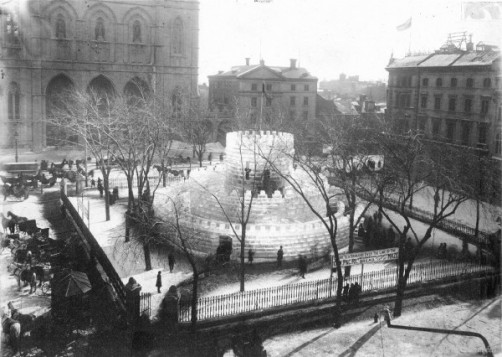 Place d’Armes. Années 1880. (Archives de Montréal)