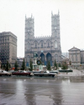 Place d’Armes. 1968. (Archives de Montréal)